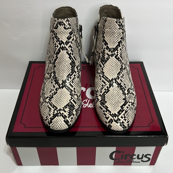 Circus by Sam Edelman Pipper Ivory & Black Multi Snake Print Ankle Boot Booties - Picture 2 of 8